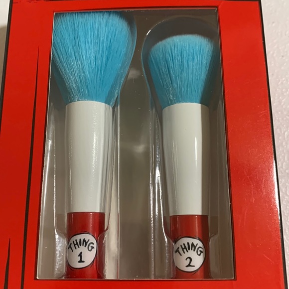 I 🖤 Revolution x Dr. Seuss Face Brush Duo-NIB - Picture 3 of 4